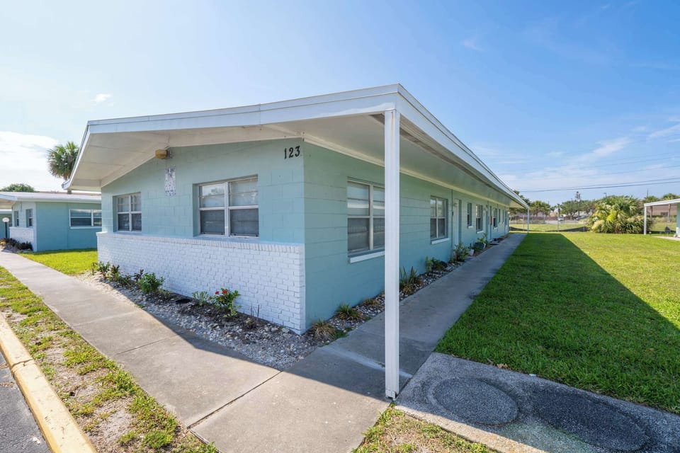 Roosevelt Gardens — ground-floor access, easy parking, no hassle