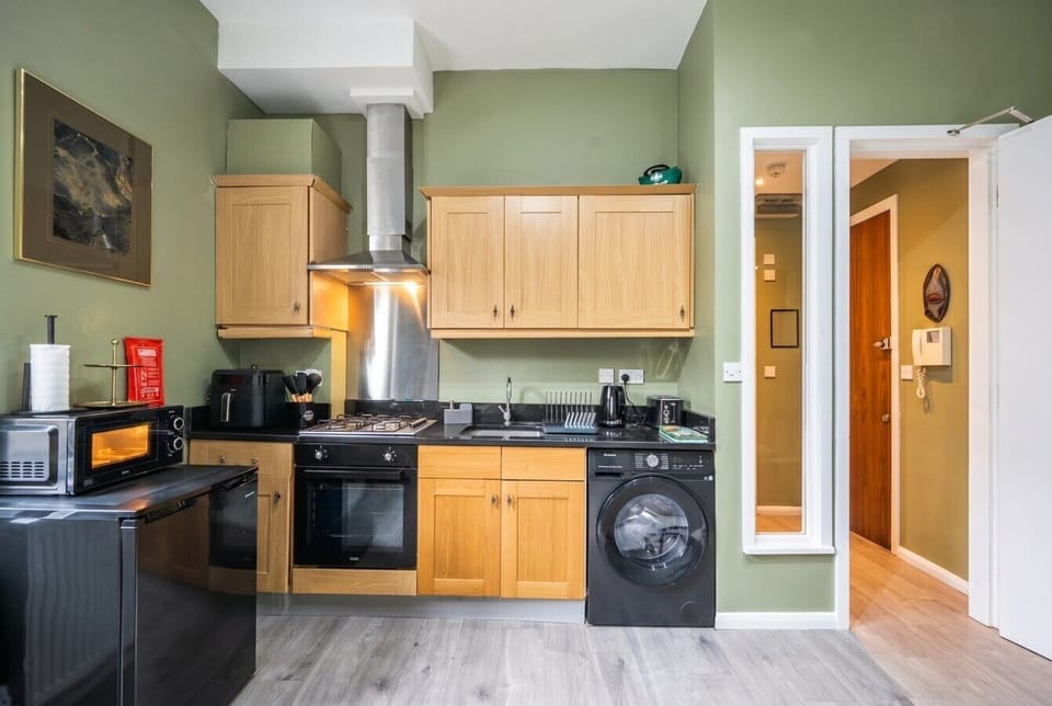 Fully equipped kitchen with oven, hob and washer for easy self-catering.