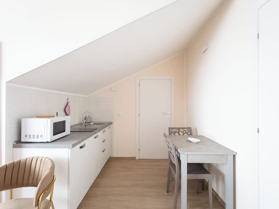 Superior Double or Twin Room, Garden View | Dining
