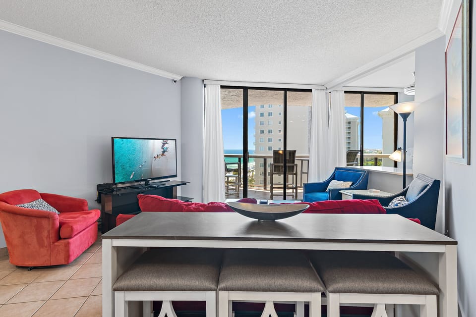 Bright Living Area with Gulf Views