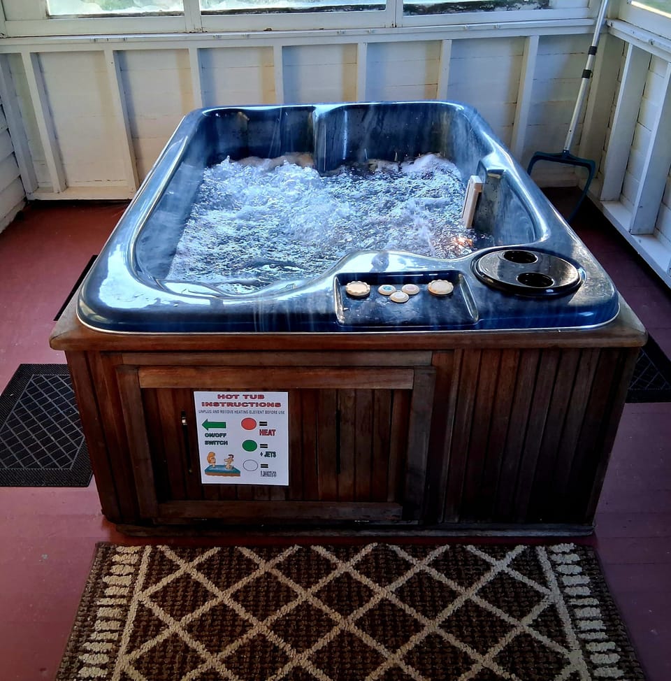 Indoor spa tub