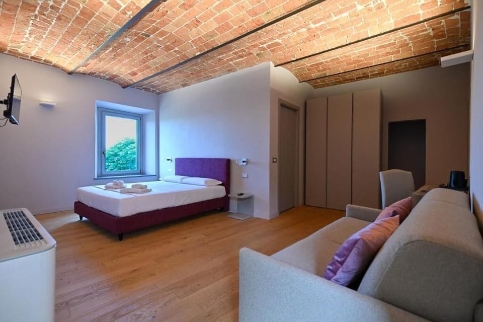 Deluxe Double Room, Hill View | Minibar, in-room safe, WiFi (free)