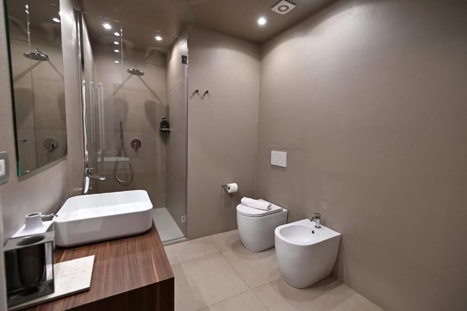 Deluxe Double Room, Hill View | Bathroom