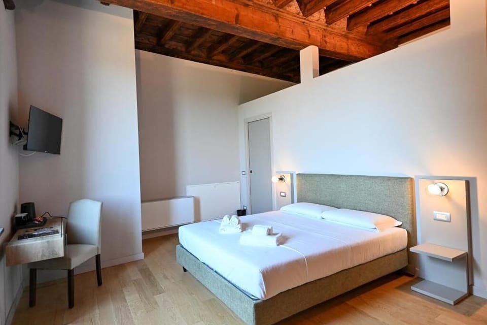 Deluxe Double Room, Hill View | Minibar, in-room safe, WiFi (free)