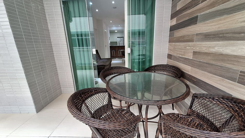 Basic Apartment | Dining