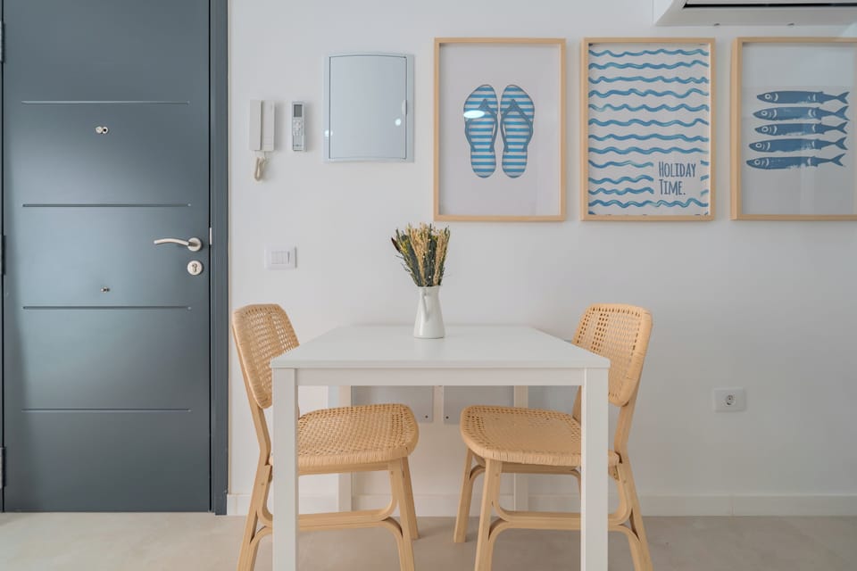 Apartment, 2 Bedrooms | Dining room