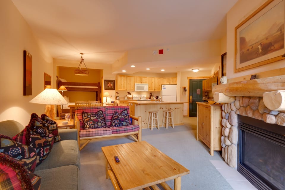Furniture, Indoors, Living Room, Couch, Fireplace