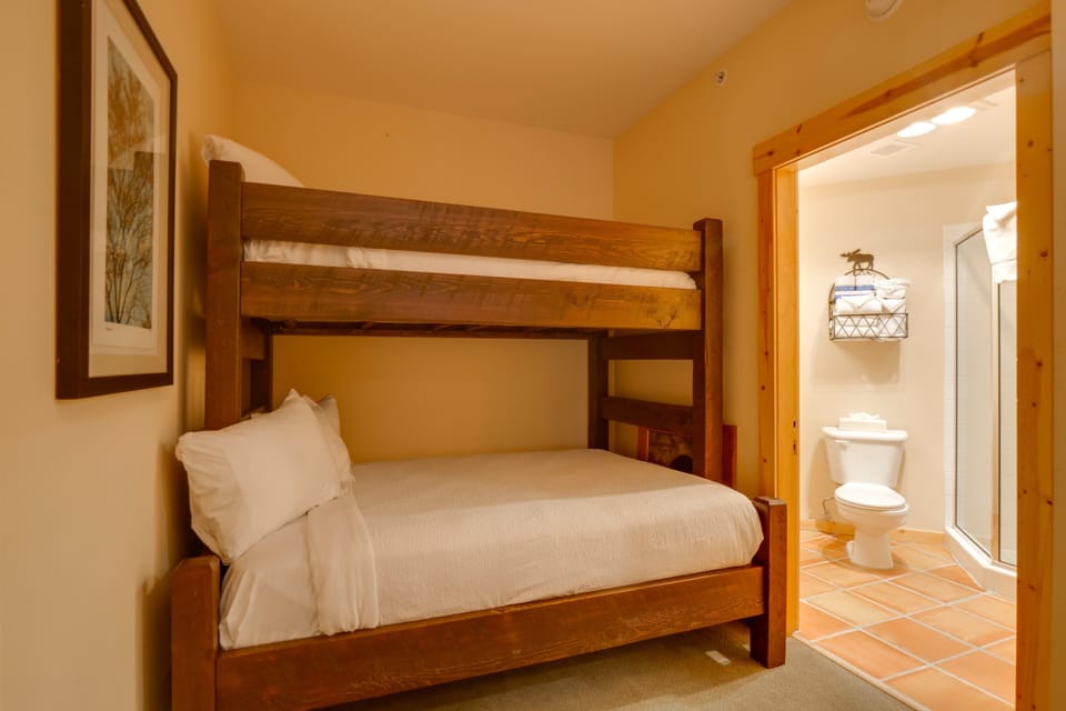 Floor, Flooring, Indoors, Furniture, Bed