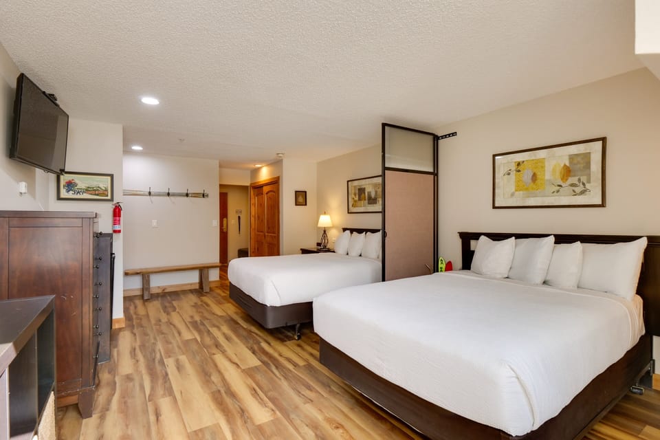Floor, Flooring, Indoors, Screen, Hardwood