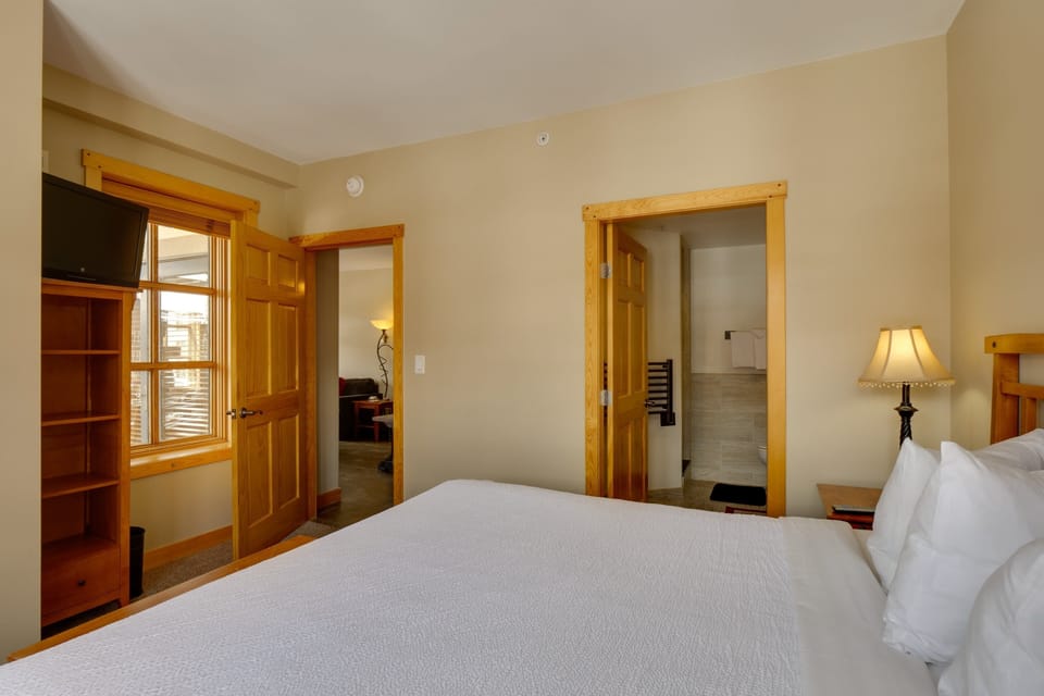 Indoors, Lamp, Floor, Flooring, Screen