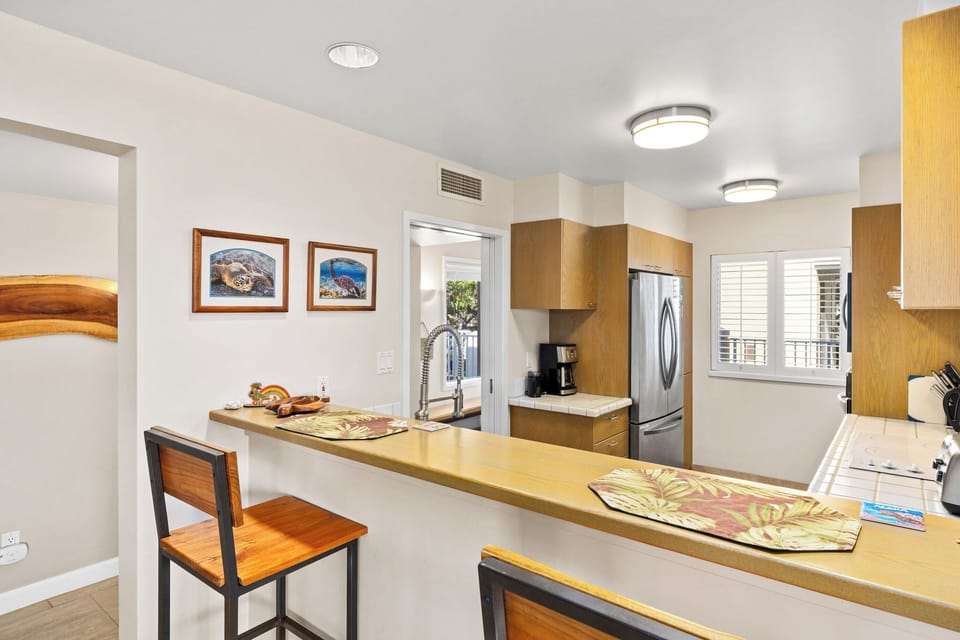 Functional and spacious breakfast bar for convenience.