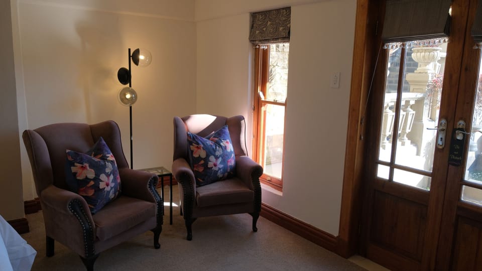 Deluxe Room, Patio, Garden View | Interior