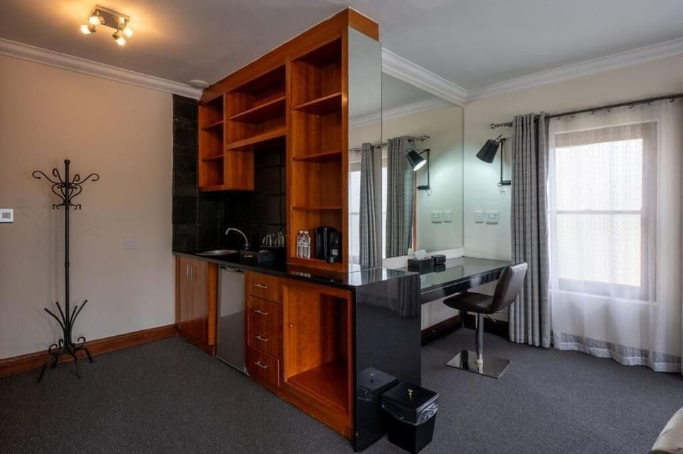 Suite, Balcony, Mountain View | Private kitchen | Highchair