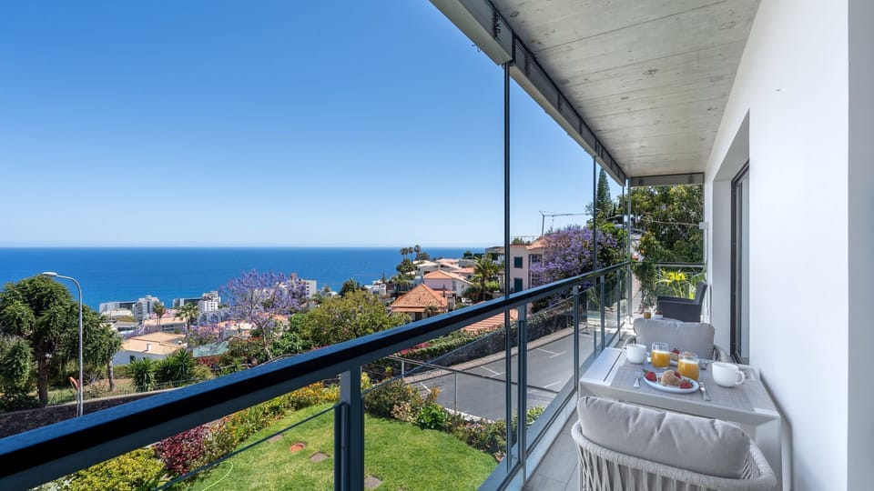 Step onto the private balcony and take in the stunning views over Funchal, the Atlantic Ocean, and Madeira’s beautiful coastline from this modern retreat.
#PlenusHorizonK8 #MadeiraIsland #BalconyViews