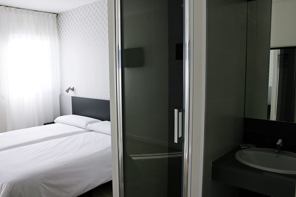 Double Room | Soundproofing, WiFi (free), bed sheets