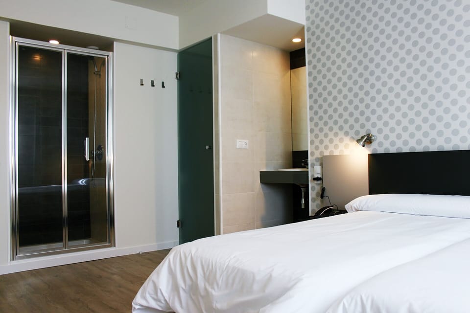Double Room | Soundproofing, WiFi (free), bed sheets