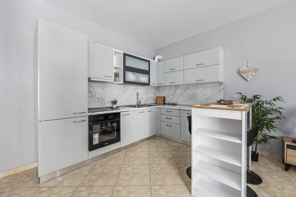 Fully-equipped kitchen
