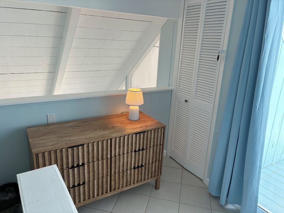 Open to the living room below allows the flow of air