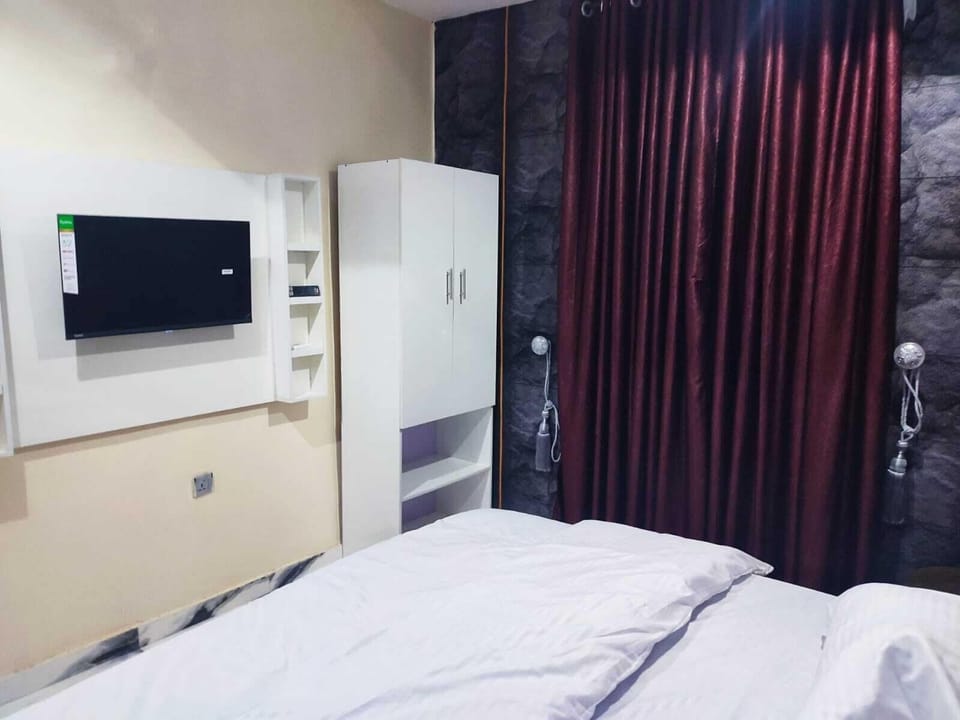Luxury Double Room | Desk, laptop workspace, free WiFi