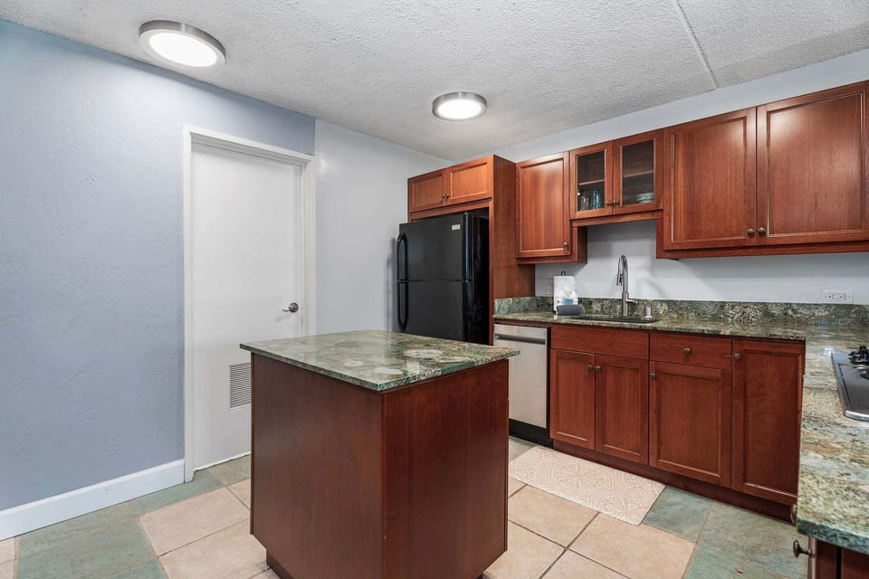 Condo, 1 King Bed with Sofa bed, Garden View (Kona Pacific C317) | Private kitchen | Coffee/tea maker
