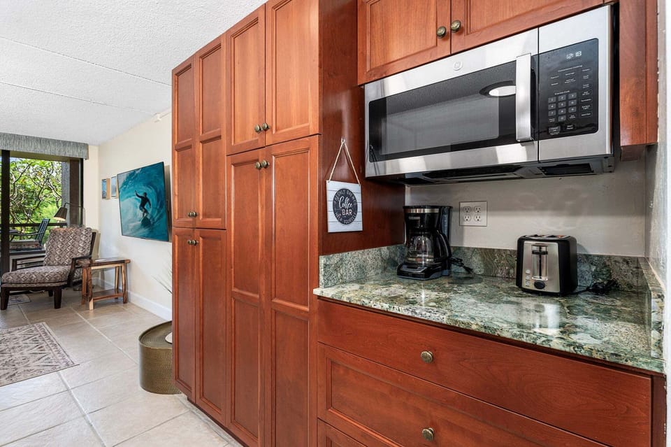Condo, 1 King Bed with Sofa bed, Garden View (Kona Pacific C317) | Interior
