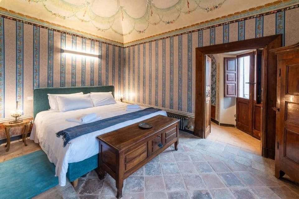 Suite, Balcony, Garden View | In-room safe, free WiFi