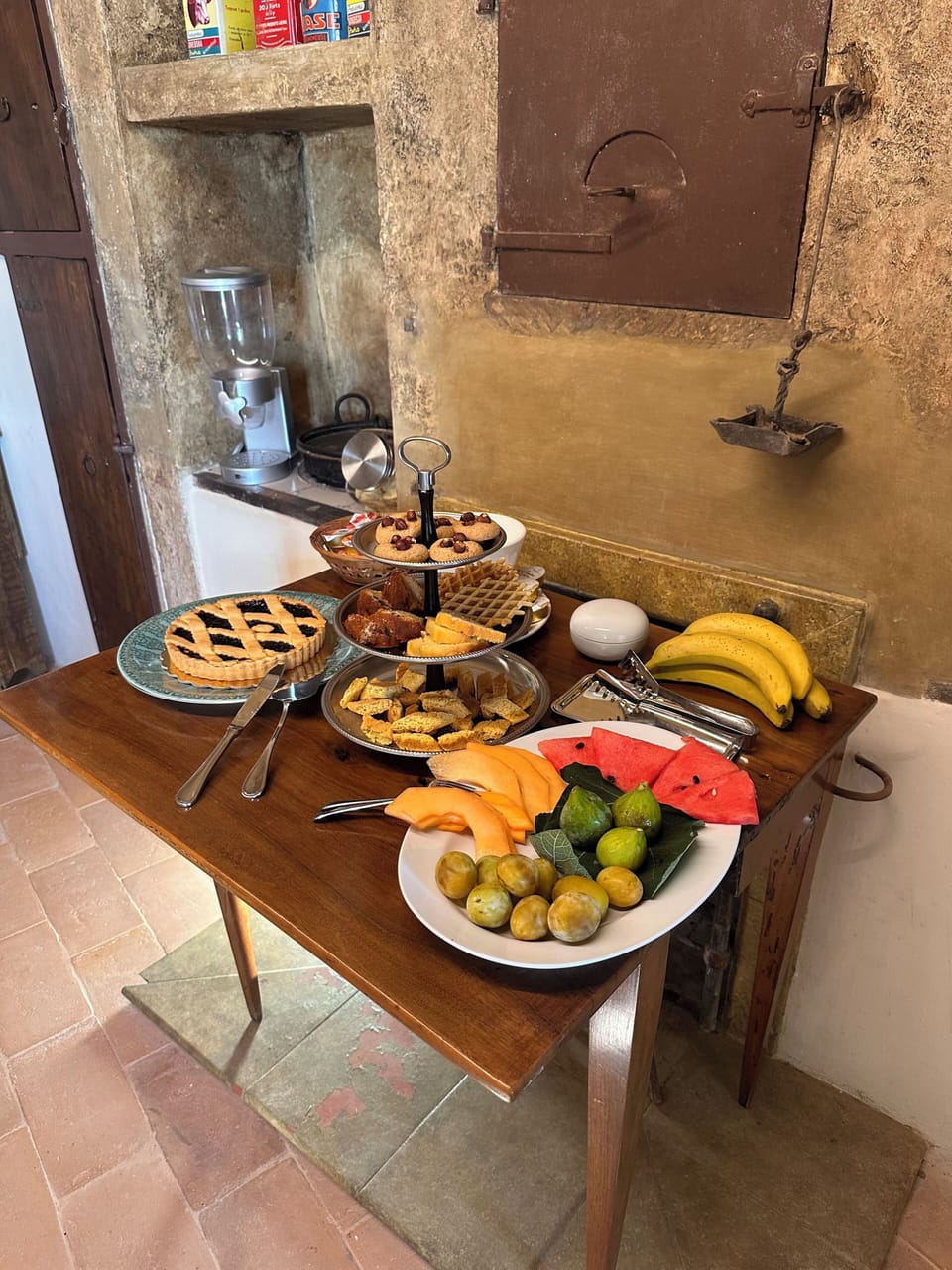 Continental breakfast for a fee on weekends