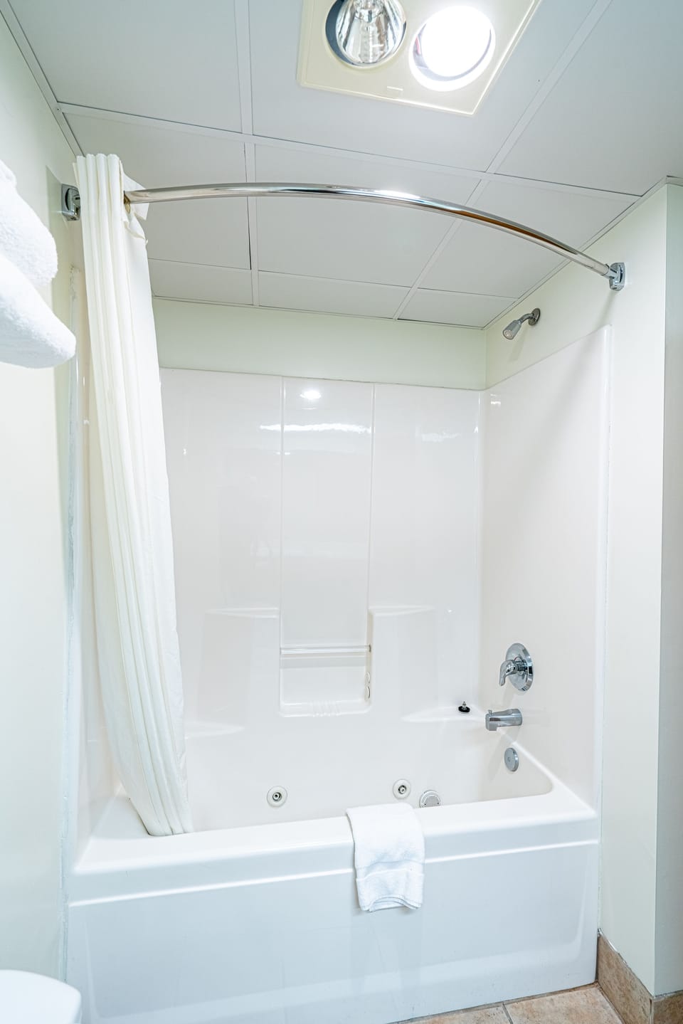 Room, 1 King Bed, Non Smoking | Bathroom shower