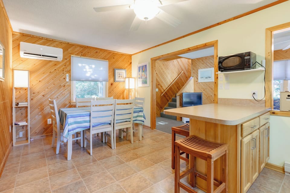 Standard Suite, 2 Bedrooms, Non Smoking (Treehouse Suite (Annex)) | Living area | 32-inch flat-screen TV with satellite channels, TV