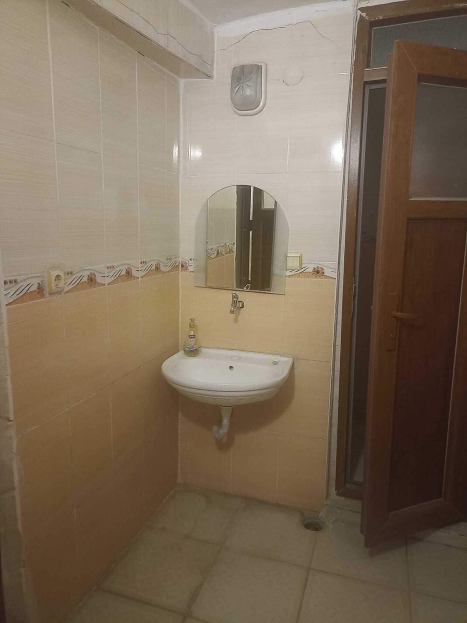 Studio Suite, City View | Bathroom | Shower, hair dryer, towels, soap