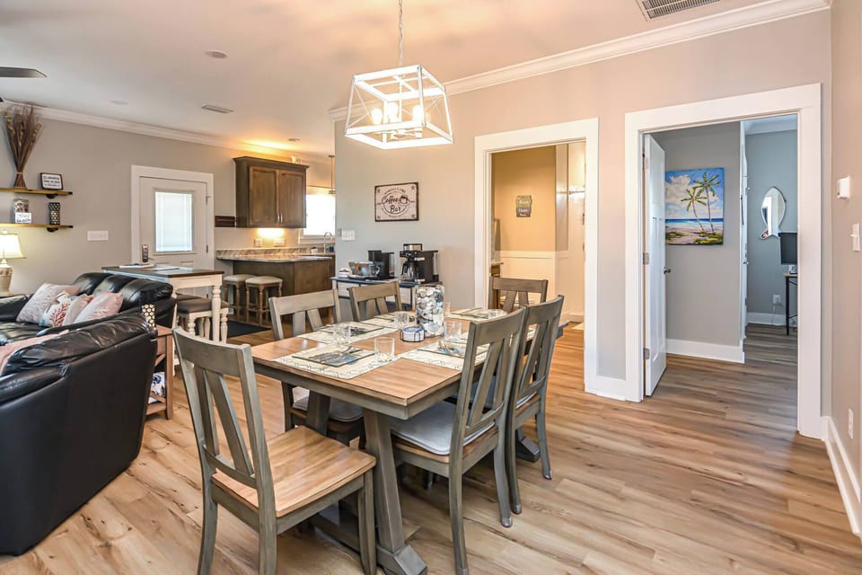 House, 3 Bedrooms, Smoking, Patio | Dining room