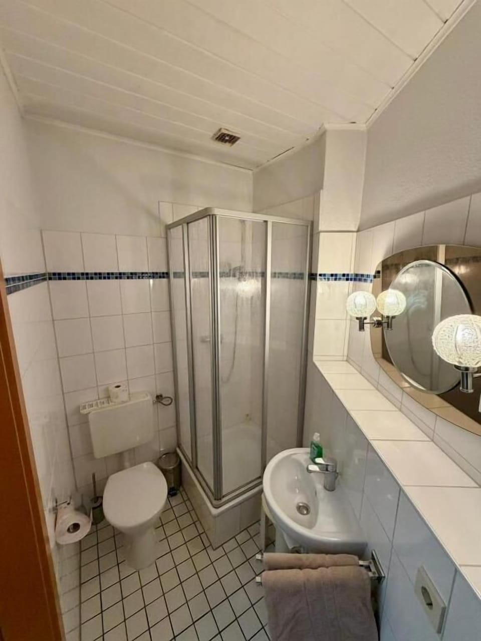 Single Room, Shared Bathroom | Bathroom | Bathtub, towels, soap, shampoo