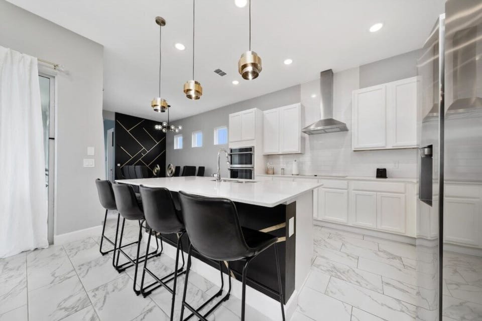 Full kitchen image 2