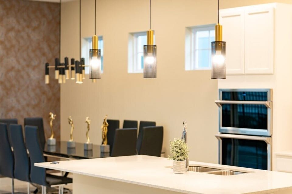 Dining area image 1
