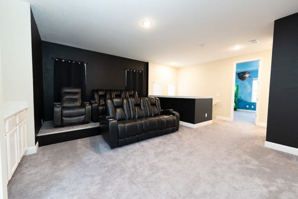 Living room image 3