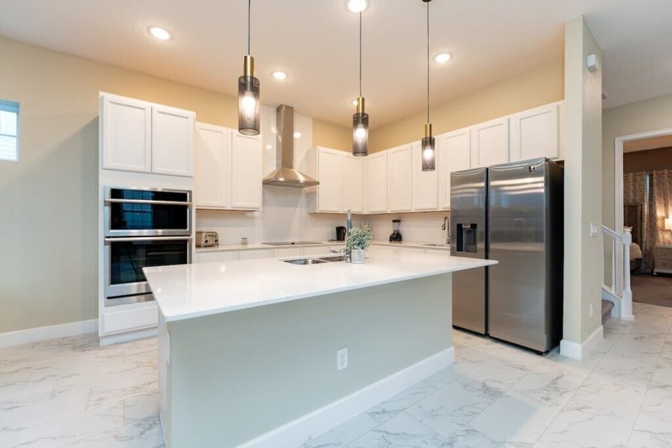 Full kitchen image 2