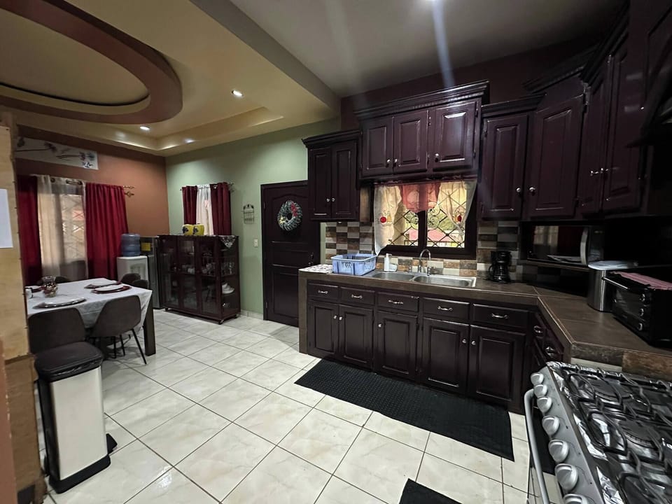 House, 4 Bedrooms, Accessible, Smoking | Interior