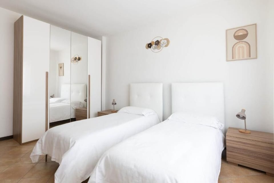 Basic Twin Room | Desk, WiFi (free)