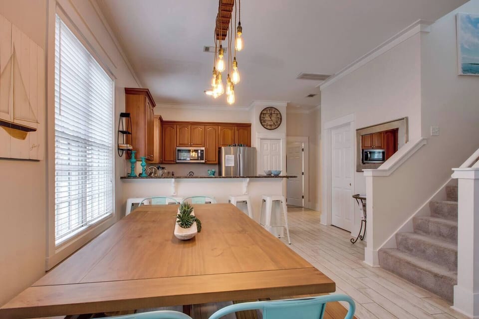 Open dining/kitchen area