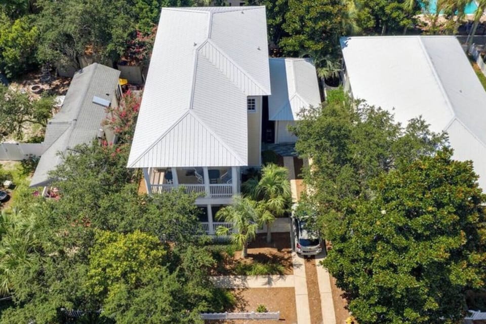 Aerial View of the House, Office/Playroom and Parking spaces