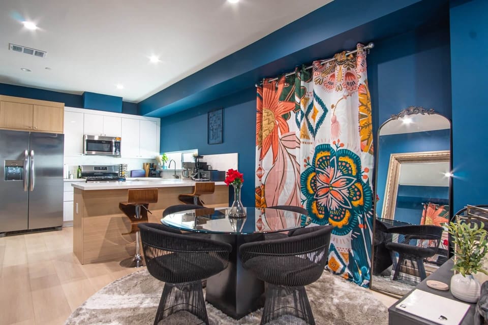 5649CaseAvenue Dining 01