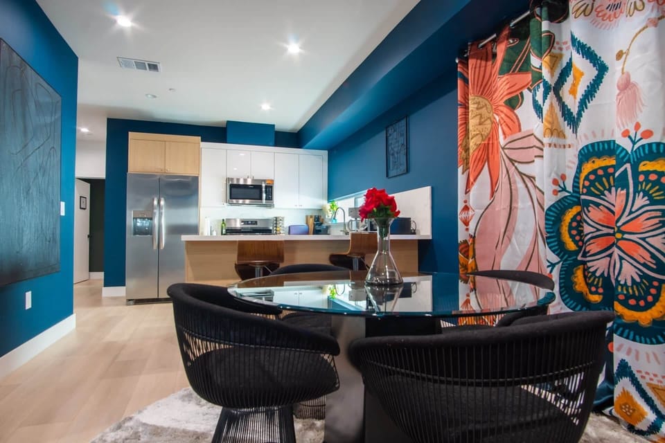 5649CaseAvenue Dining 02