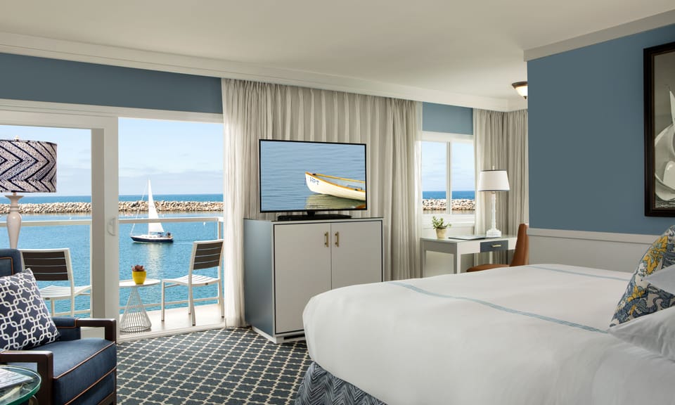 Oceanview Premier | Premium bedding, down comforters, pillowtop beds, minibar