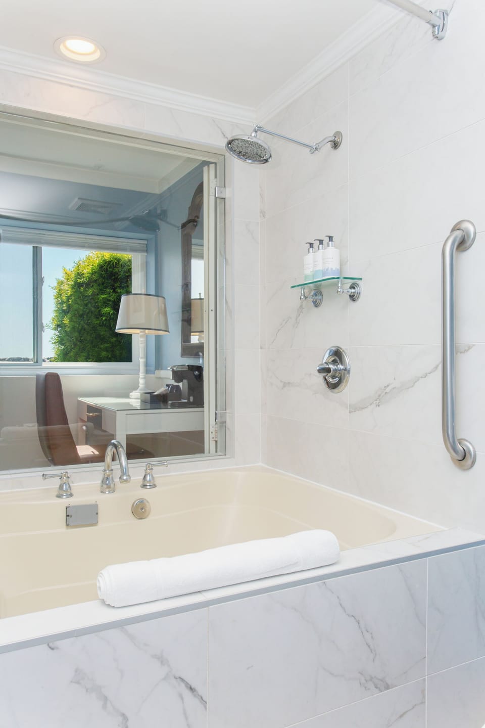 Ocean Jetted Tub King | Bathroom | Combined shower/tub, rainfall showerhead, designer toiletries