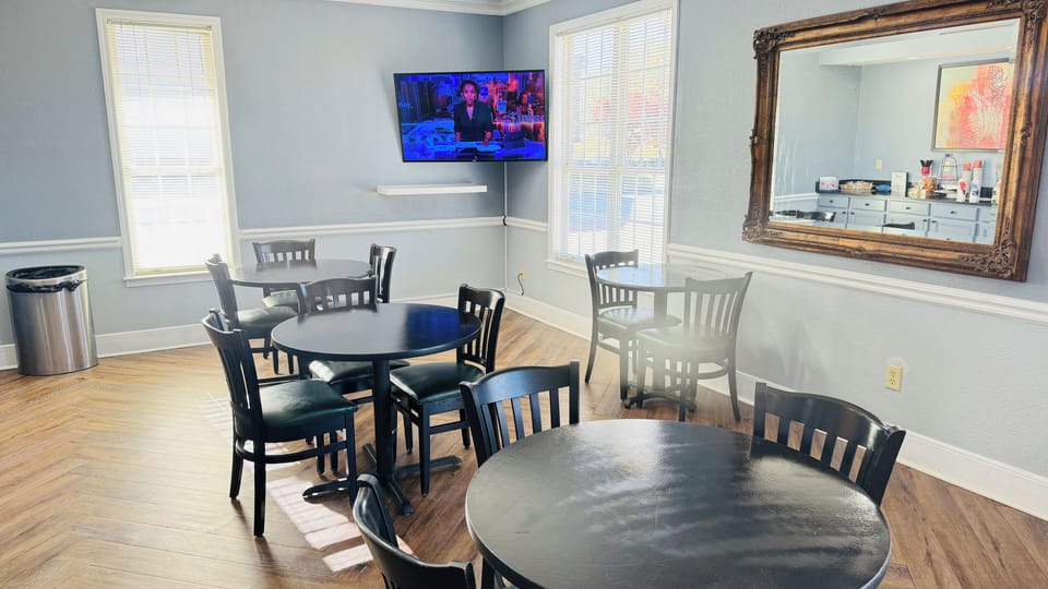 Free daily continental breakfast