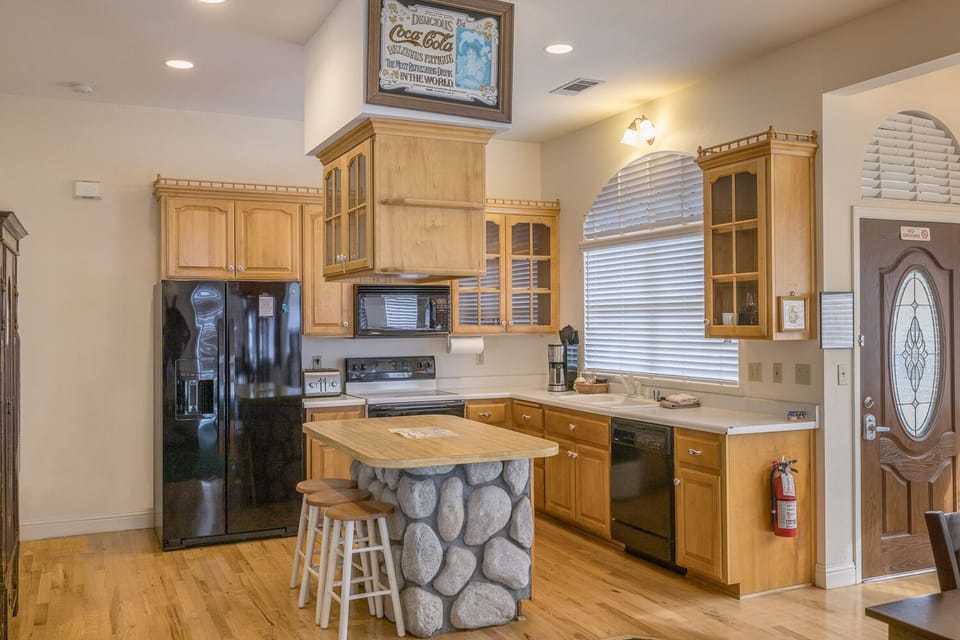 Luxury Double Room, Ensuite (Bridalveil - 207) | Private kitchen | Microwave, coffee/tea maker, freezer