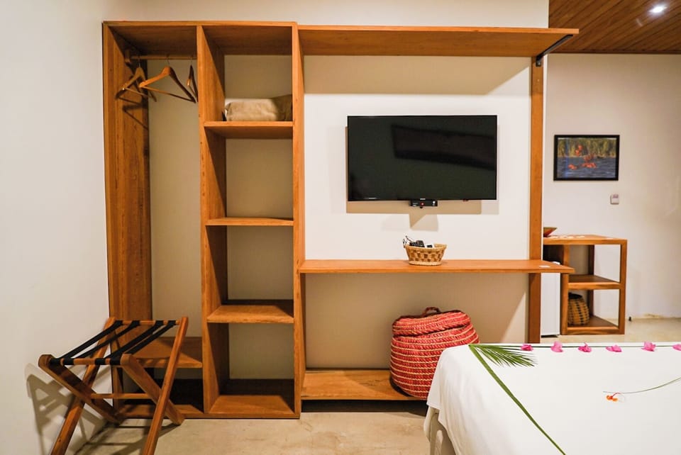 Comfort Suite, Balcony, Garden View | Desk, iron/ironing board, free WiFi