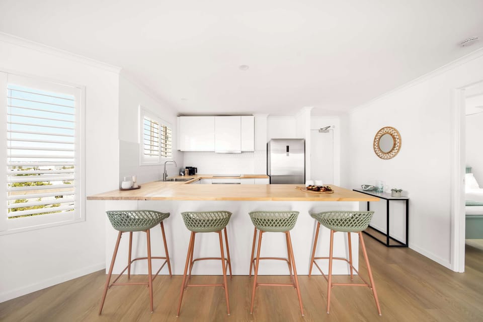 Start your day with fresh coffee at the generous breakfast bar, perfect for casual meals, conversation or planning your next coastal adventure