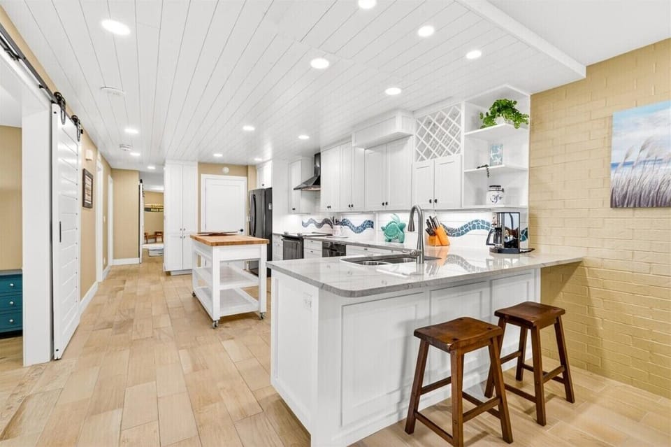 Breakfast Bar with Seating for Two
