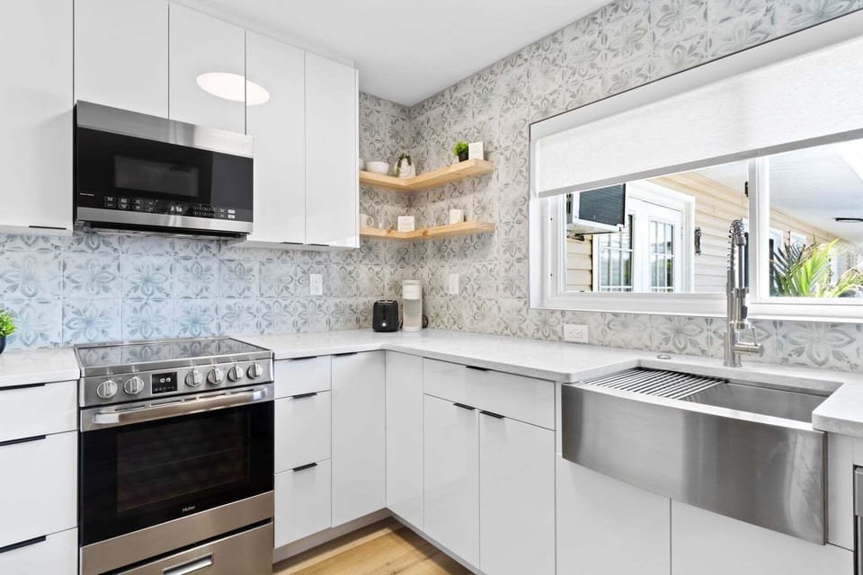 Bright & airy coastal kitchen